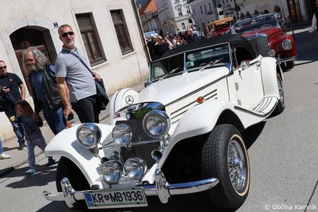 Mednarodna revija starodobnikov v Kamnik privabila ljubitelje klasičnih vozil (49)